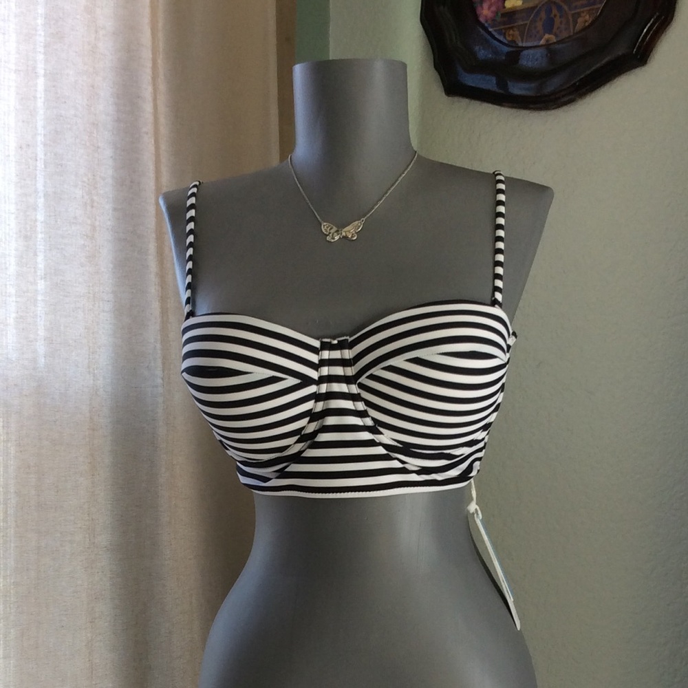 CUPSHE Bikini top Black and White Stripe NWT